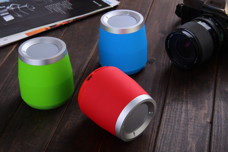 New and Fashionable Portable Bluetooth Speakers F-100 for Your iPhone/Tablet PC