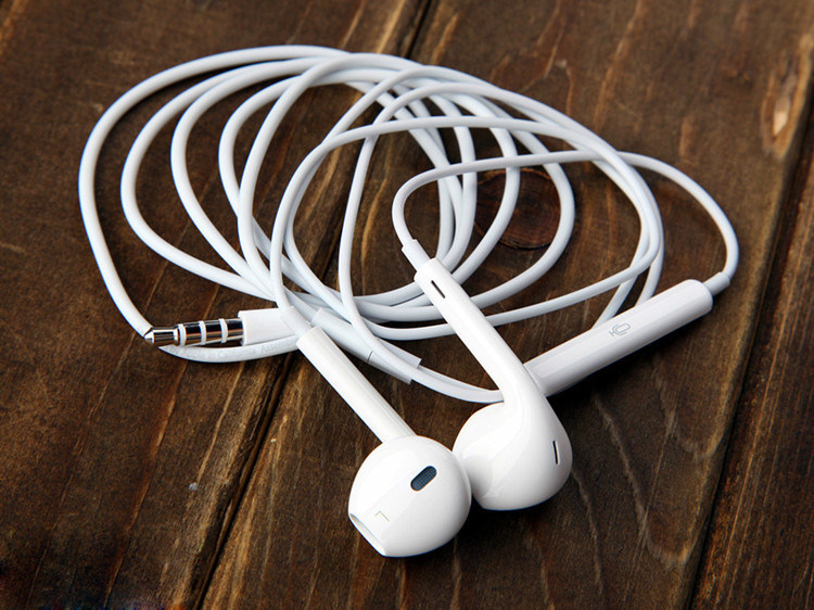 White Earphone for iPhone 5 with Best Quality