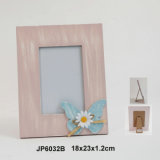 En71 ASTM Standard Wooden Butterfly Photo Frame with Artificial Daisy