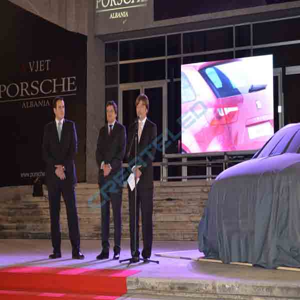 High Contrast Ratio LED Display for Car Show