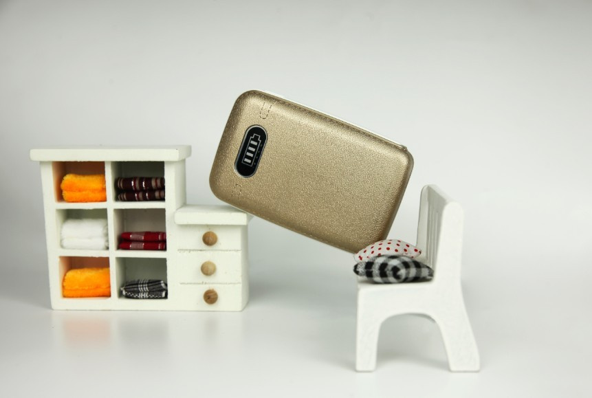 7800mAh Emergency Mobile Phone Charger for Smartphone Travel (ZM-192)