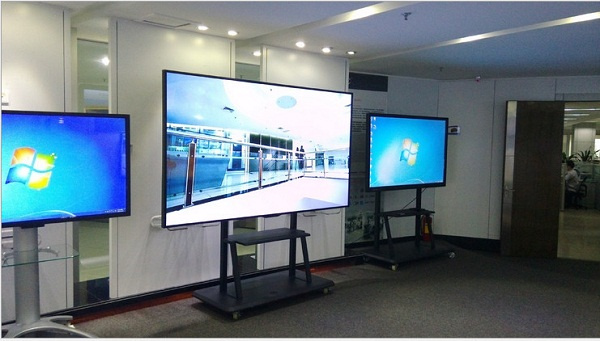 84inch Outdoor Dynamic LCD Screen