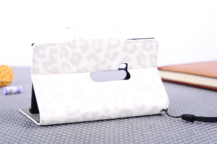 White Color Leopard Pattern for Nokia Lumia 920