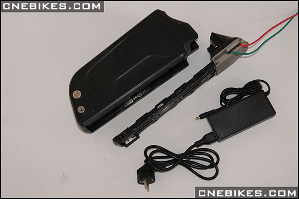 48V 10.4 Ah Bottle Type Imported Samsung Lithium Battery for Electric Bikes